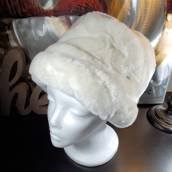 nine west faux fur hat